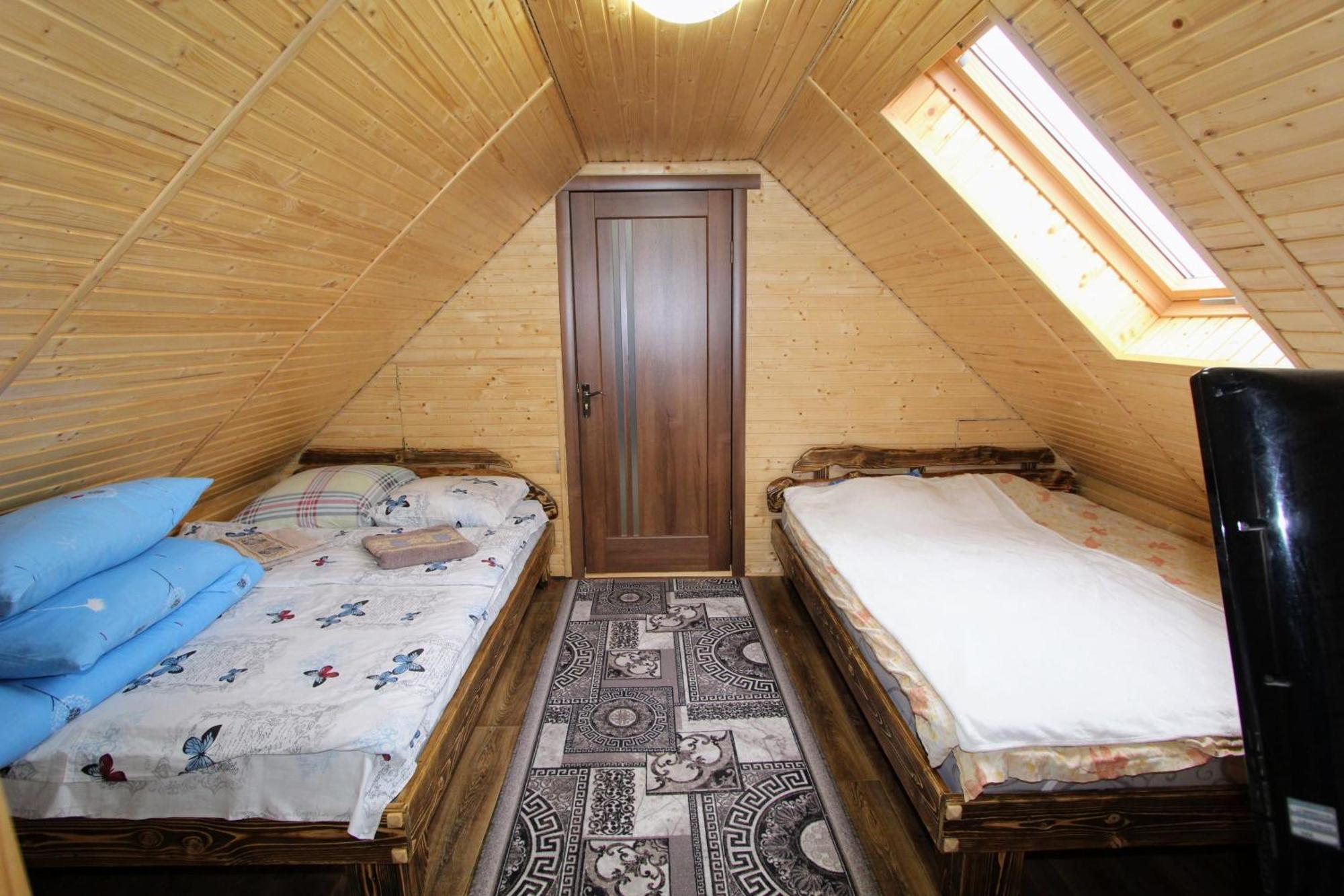 "Лісова Ягода" Yablunytsya Quarto foto